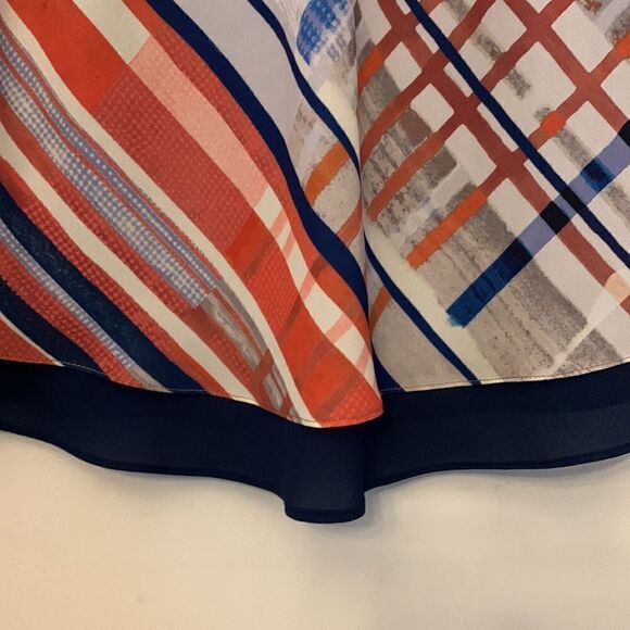 Nic + Zoe  gray white sleeveless blouse with navy underlay Size S NWT - Picture 4 of 9